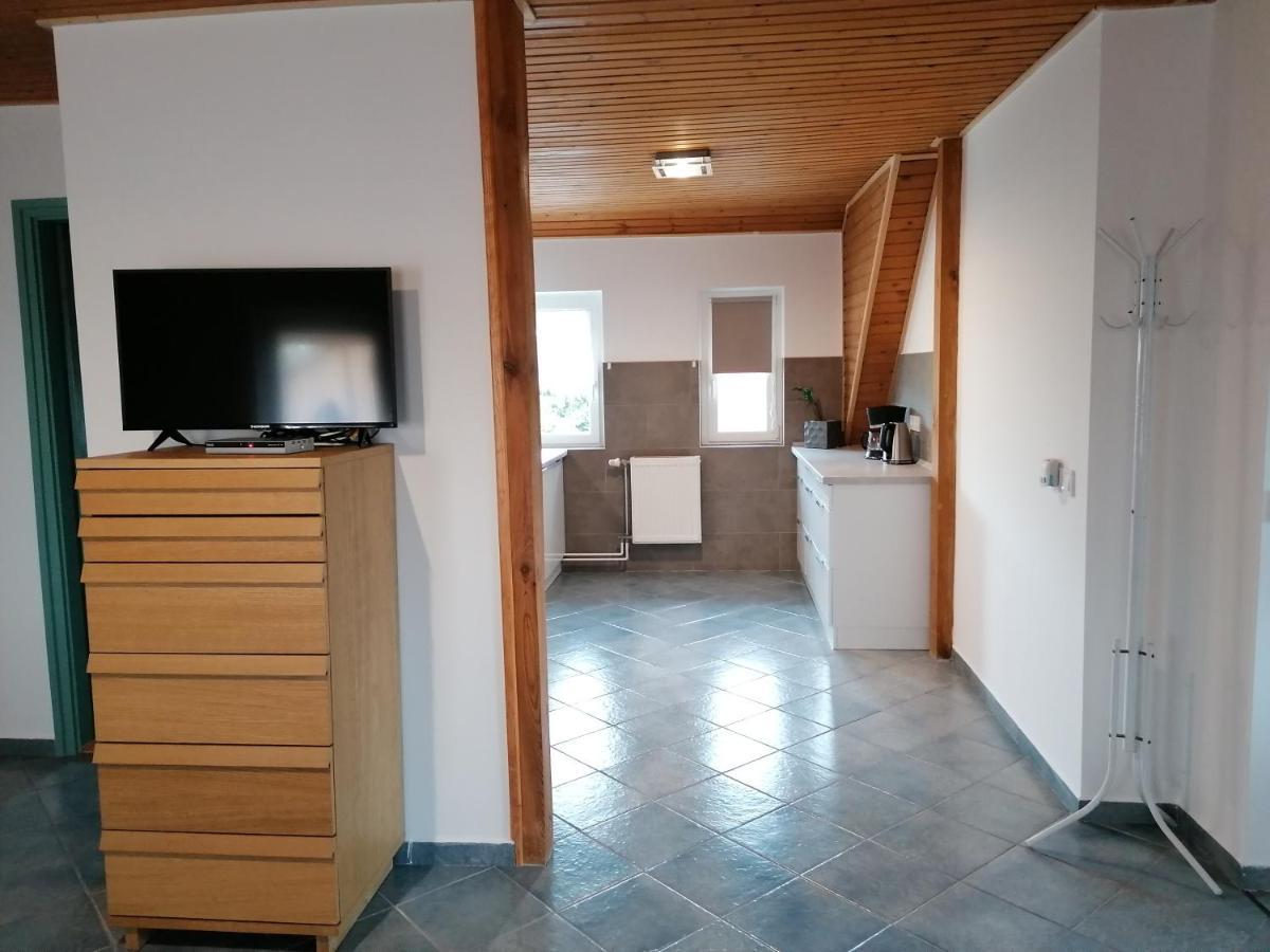Villa Lili Apartments Balatonkeresztur Luaran gambar