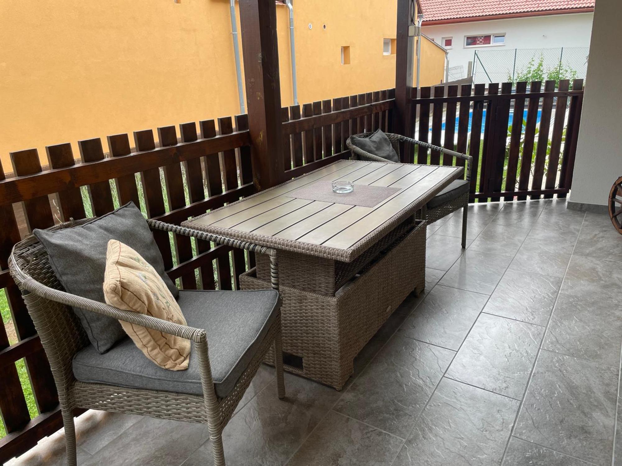 Villa Lili Apartments Balatonkeresztur Luaran gambar